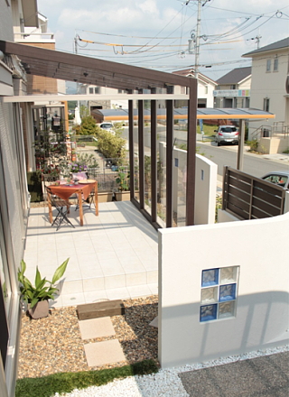 tH[bF̃KXubNANZgɁAhǂ̕AtFX̔zulĉƂƕƓꊴ܂B